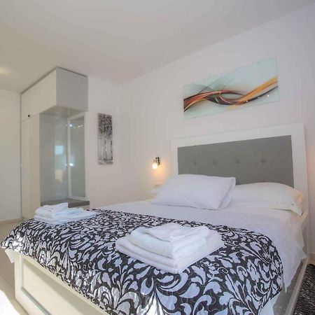 Apartments In Rogoznica 40364 Bagian luar foto