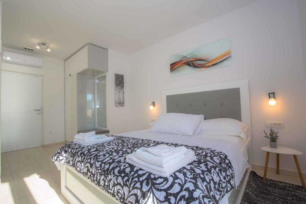 Apartments In Rogoznica 40364 Bagian luar foto