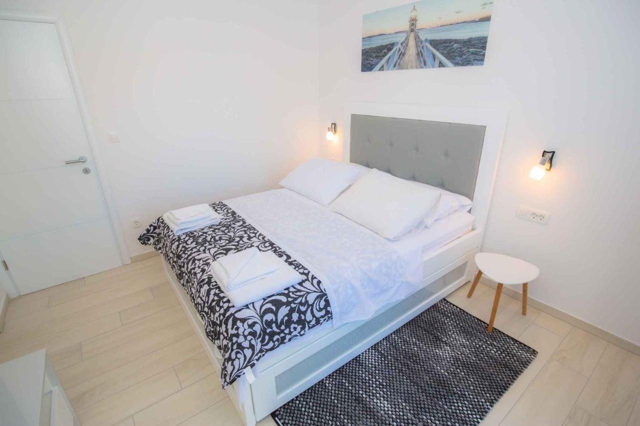 Apartments In Rogoznica 40364 Bagian luar foto