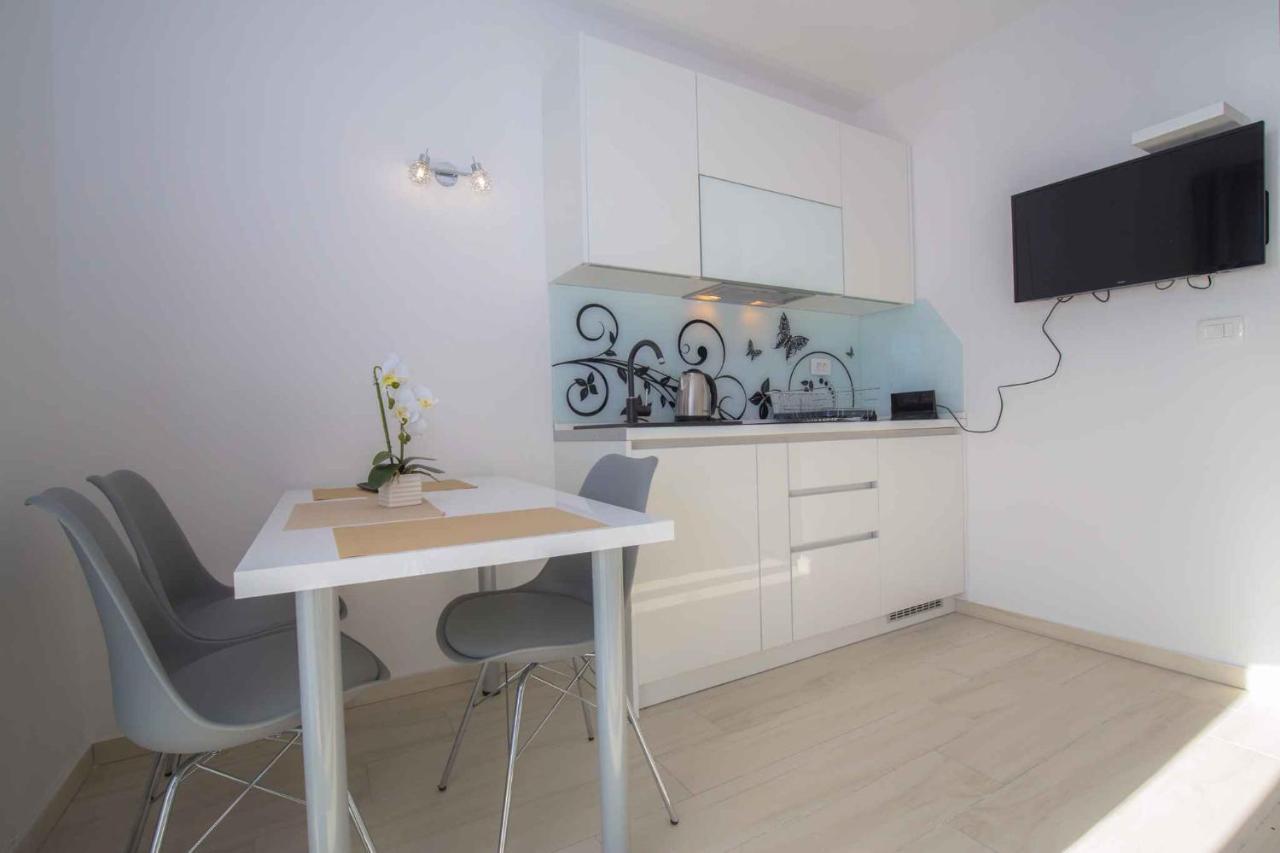Apartments In Rogoznica 40364 Bagian luar foto