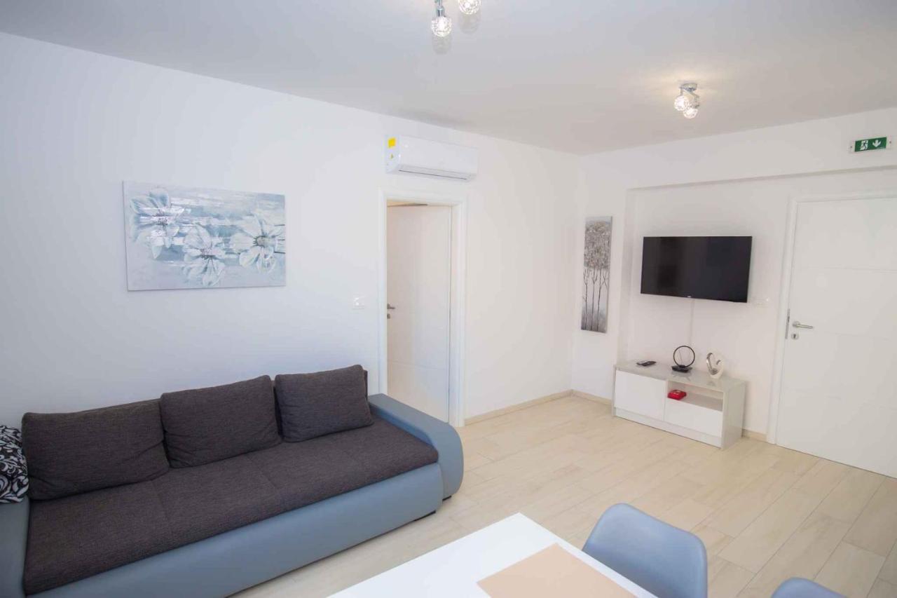 Apartments In Rogoznica 40364 Bagian luar foto