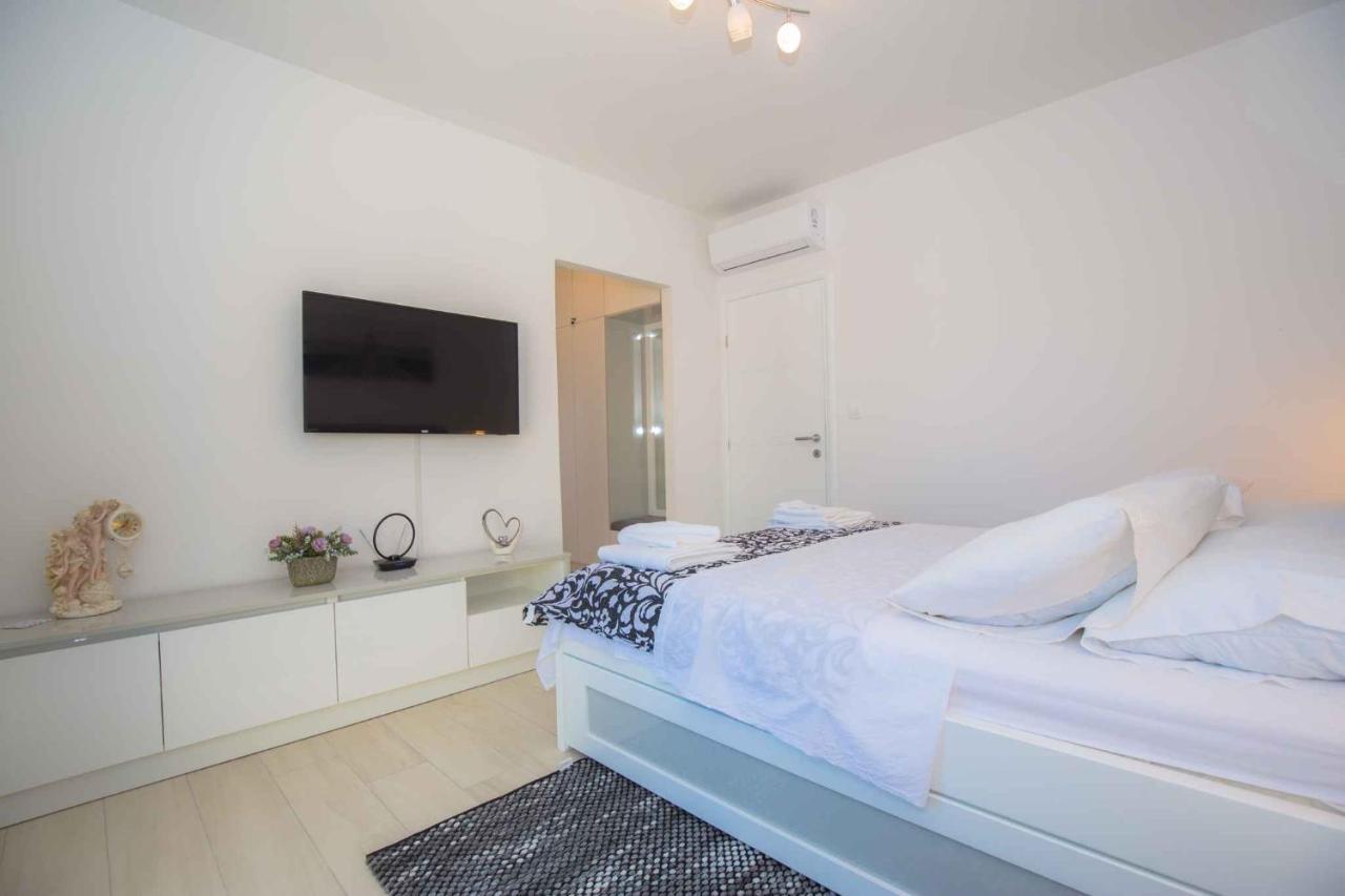 Apartments In Rogoznica 40364 Bagian luar foto