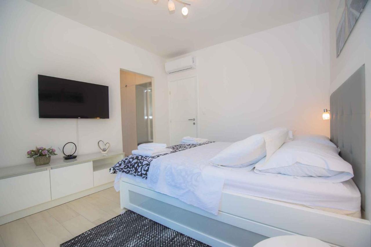 Apartments In Rogoznica 40364 Bagian luar foto